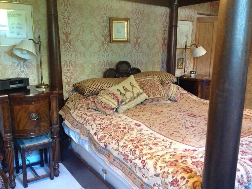 Four Poster, Comfort, Queen Bed
