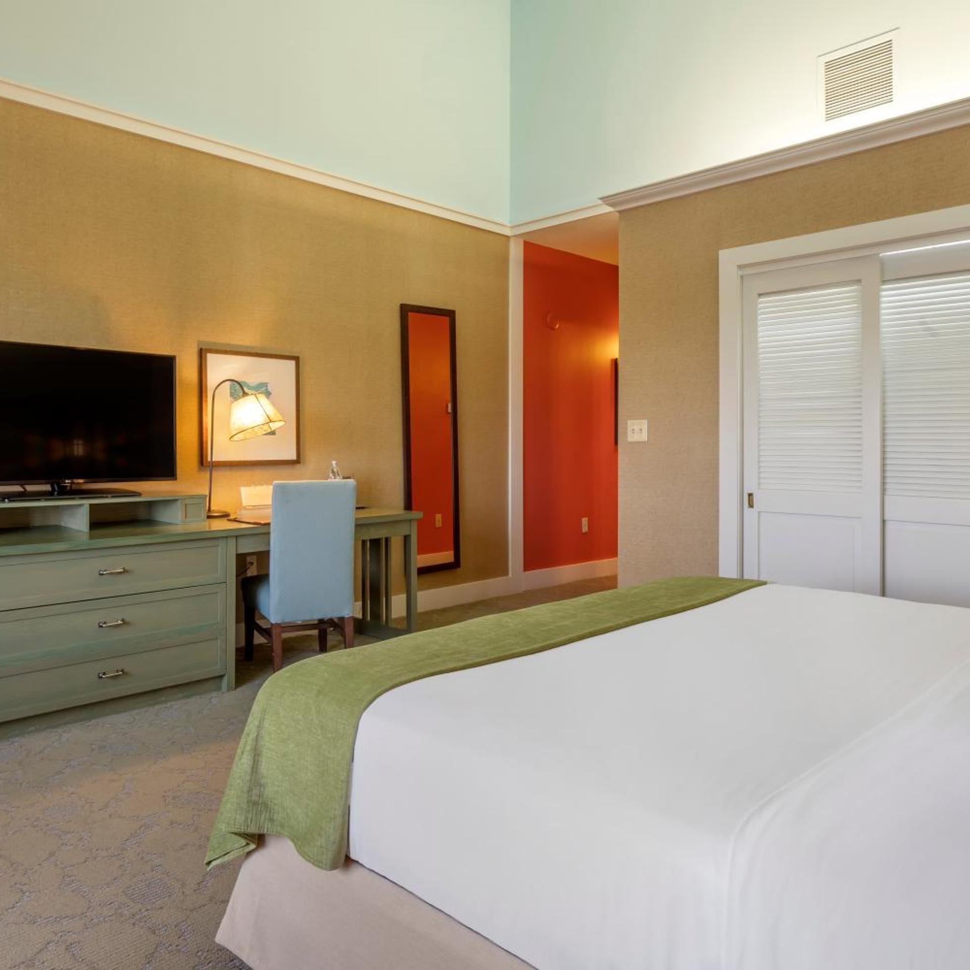 Room, King Bed, Club Floor