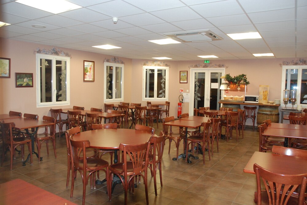 restaurant cafeteria