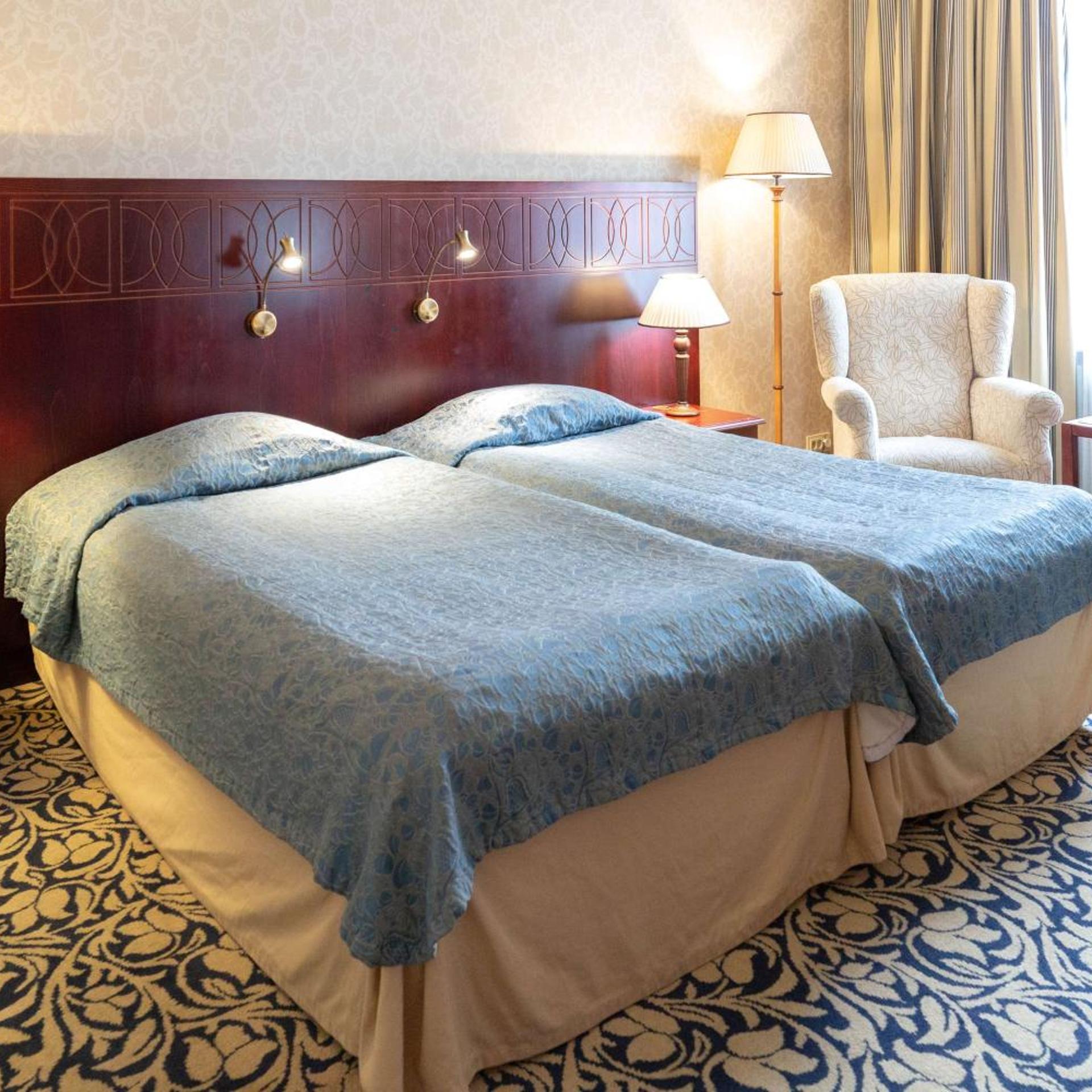 Room, Twin Beds, Castle View, Castle Building