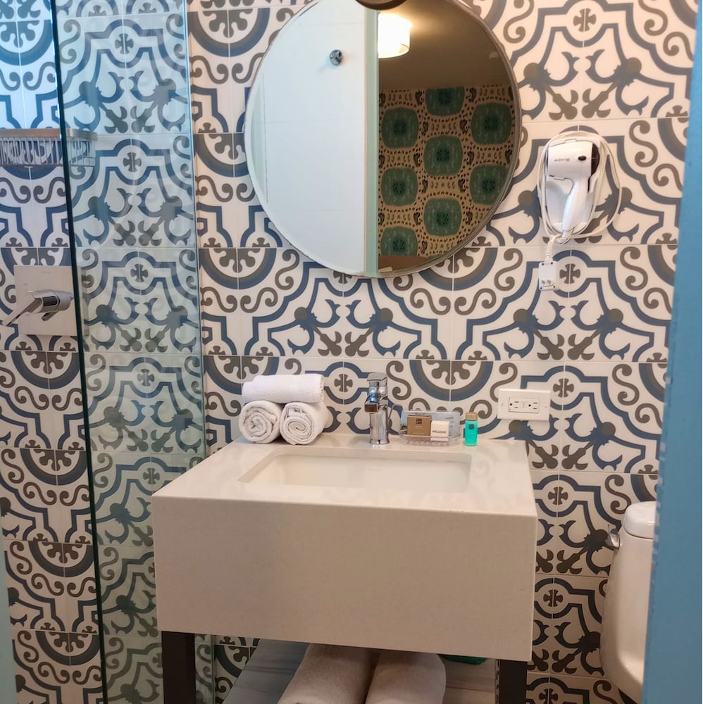 Tropica Beach Hotel 5/50