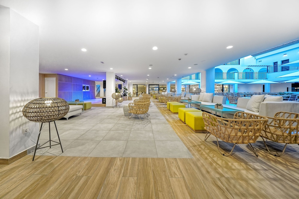 Broncemar Beach Suites Hotel 38/51