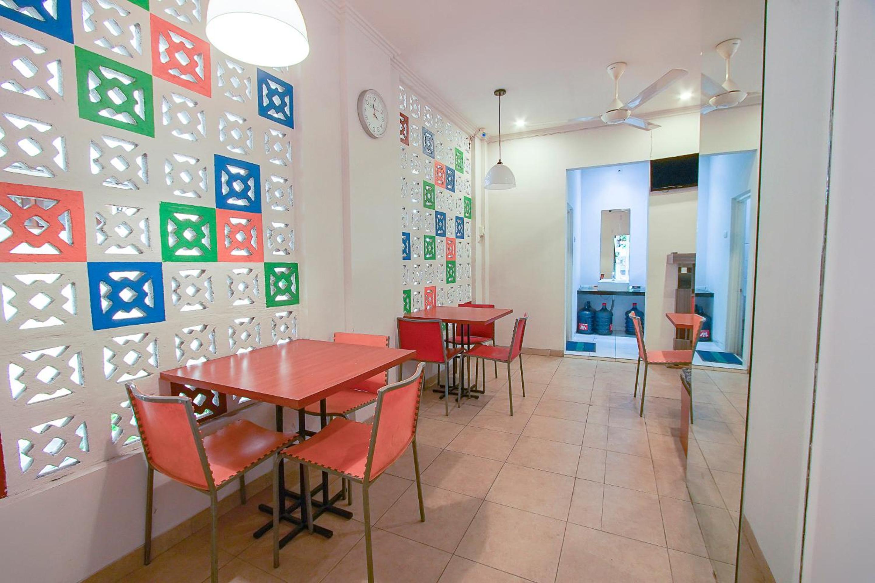 OYO 3808 Fif fa Hotel Kauman 52/56