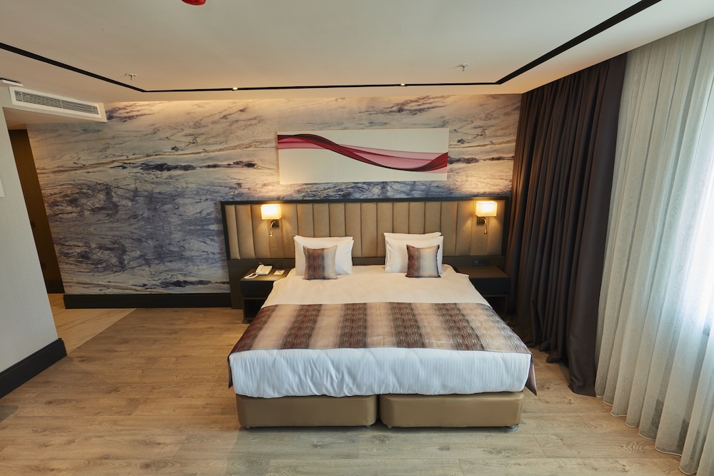 DELUXE, DOUBLE BED