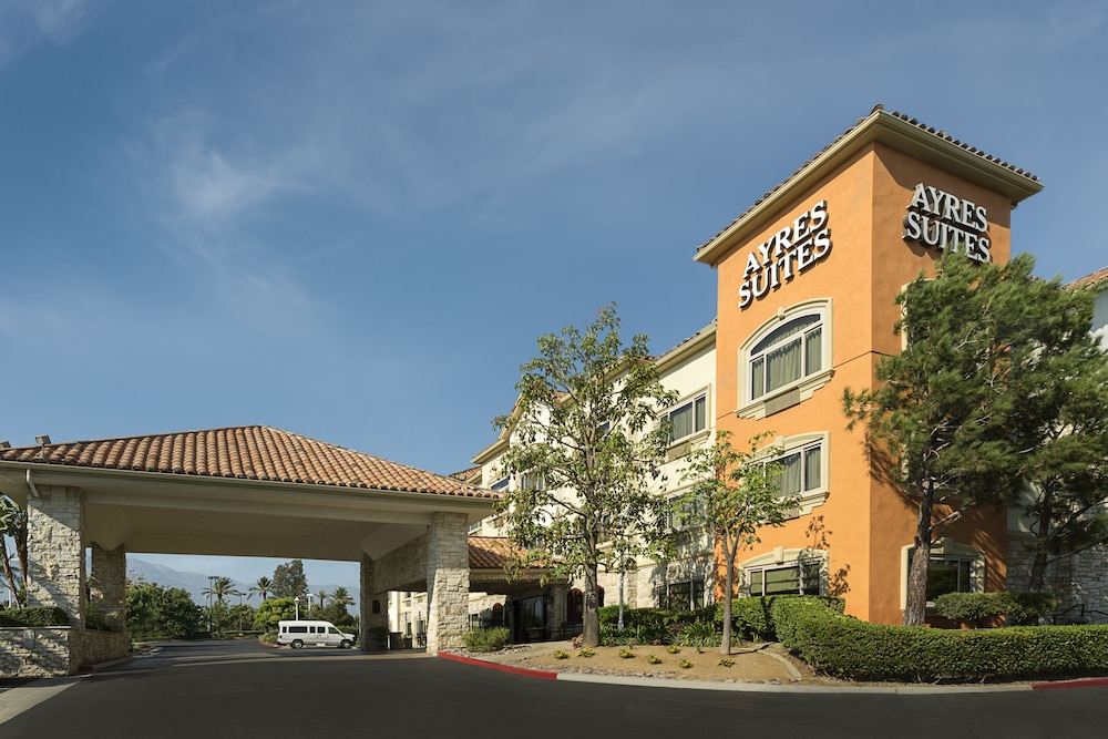 Ayres Suites 2/55