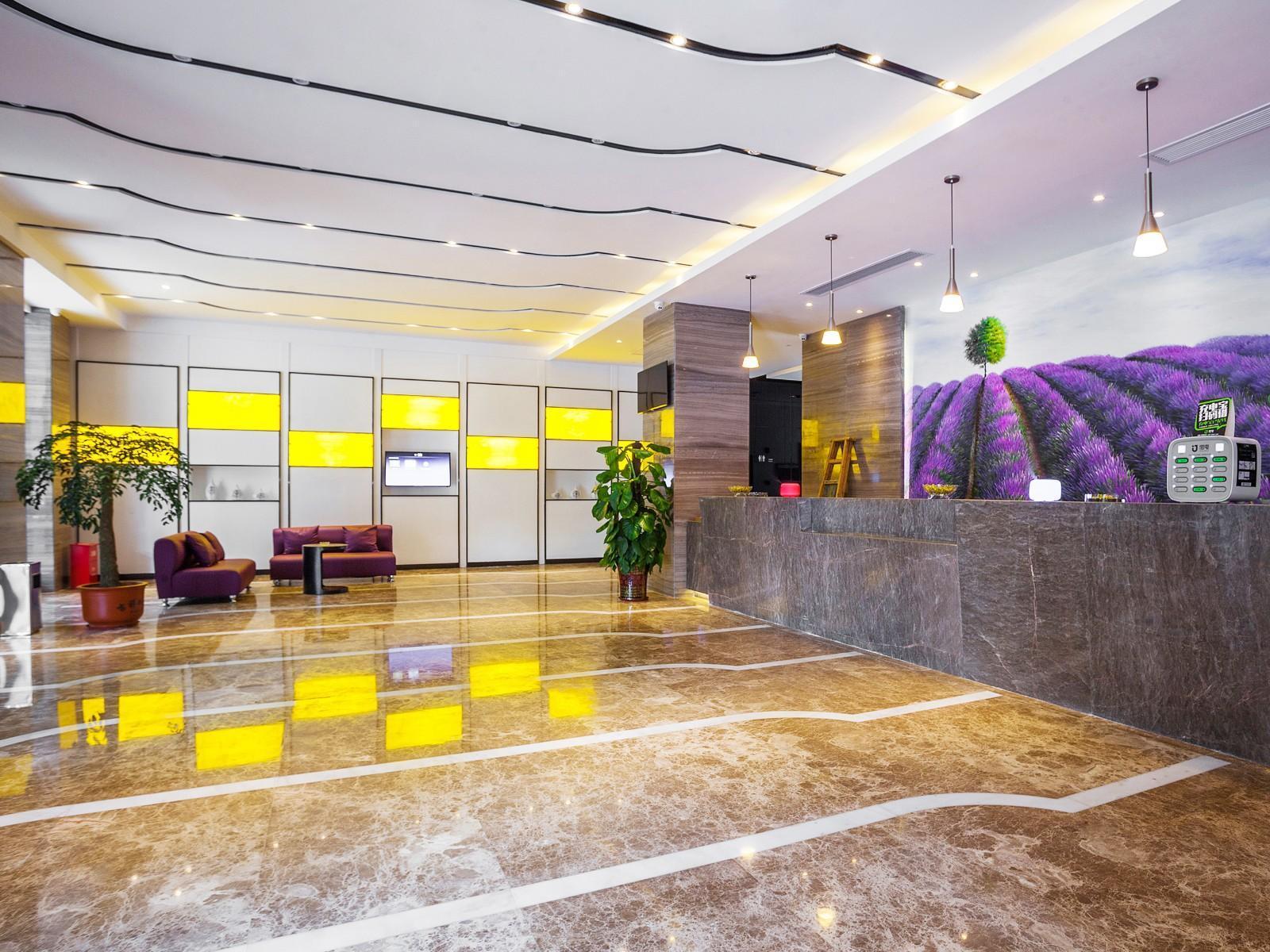 Lavande Hotel (Ganzhou Golden Plaza) 51/56
