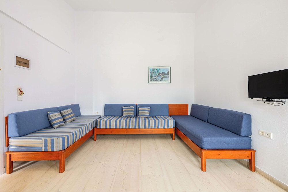 Niros Beach Apartments 38/58