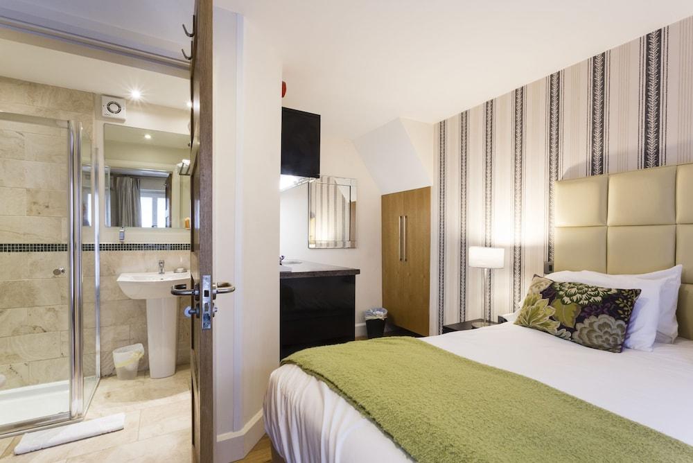 Room, Double Bed, No Window