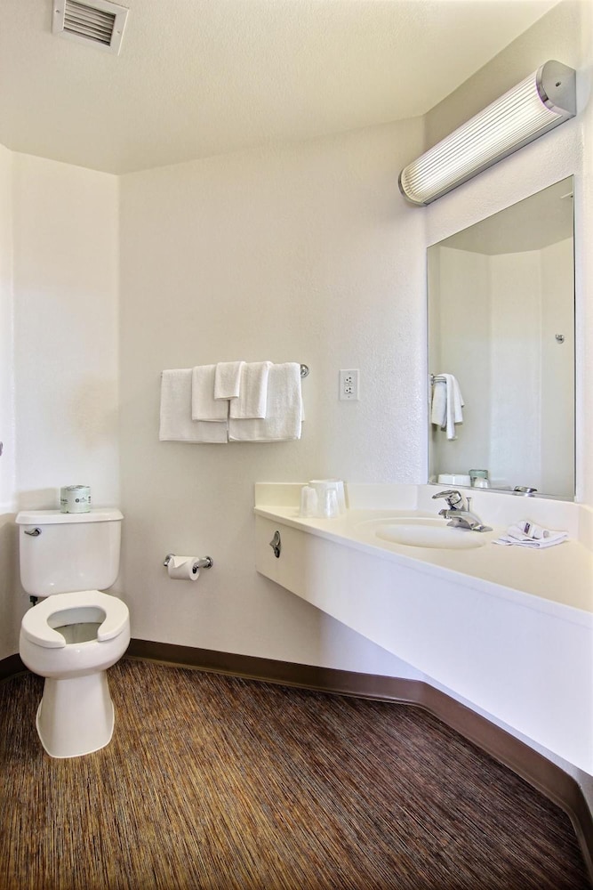 Motel6 Albuquerque, NM - North 30/62