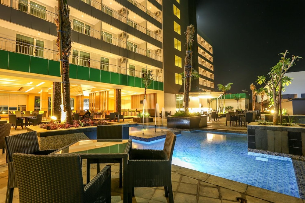 Dalton Hotel 1/58