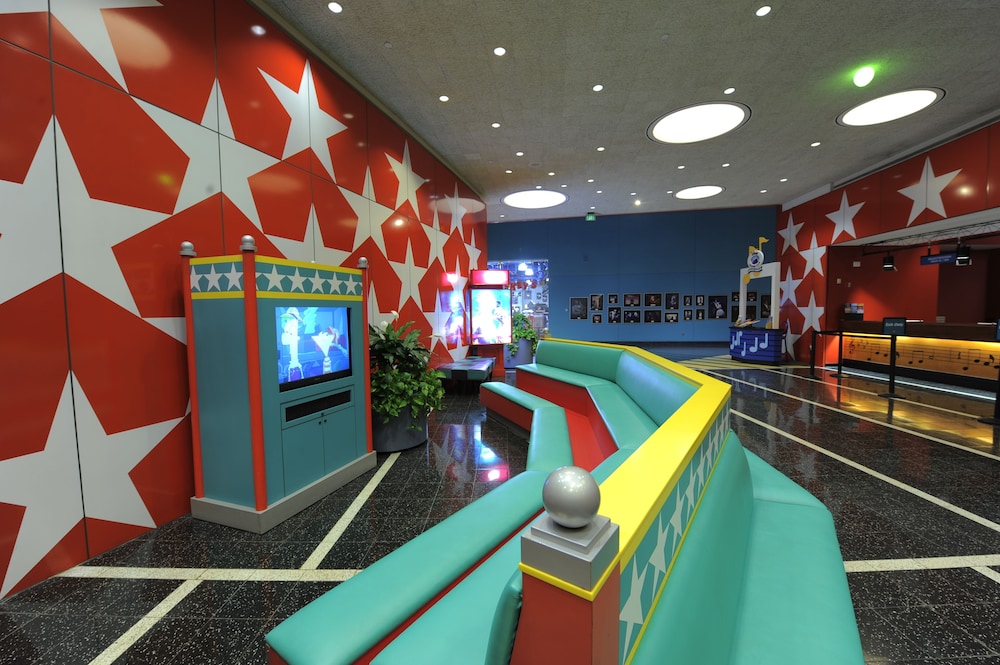 Disneys All Star Music Resort 33/50