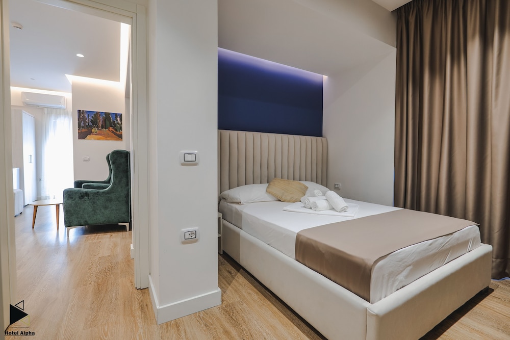 Hotel Alpha 17/50