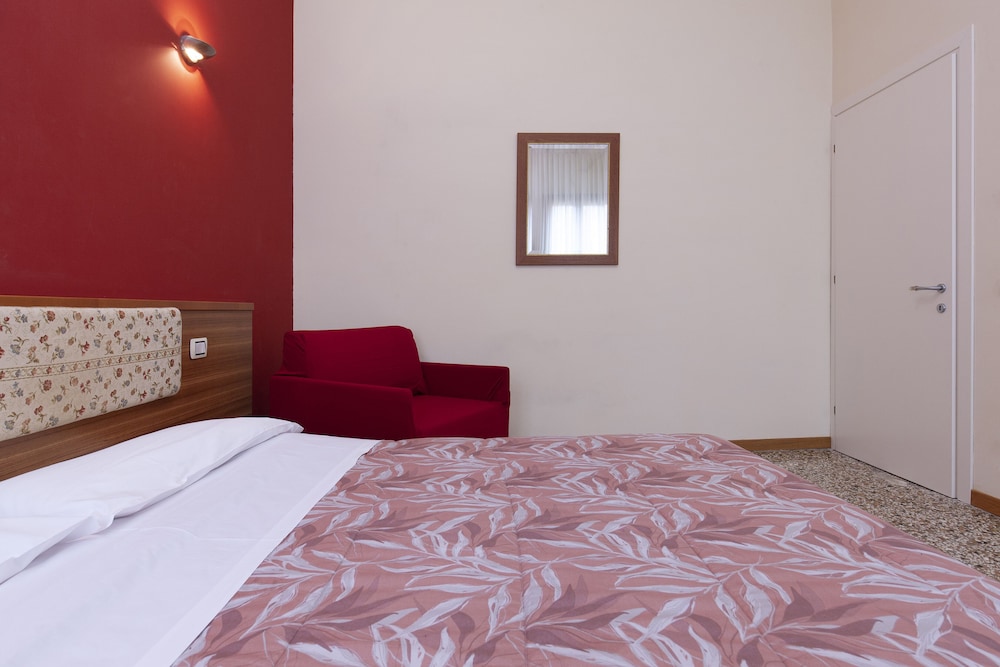 2 BEDROOMS, APARTMENT, CANAL VIEW, ANNEX
