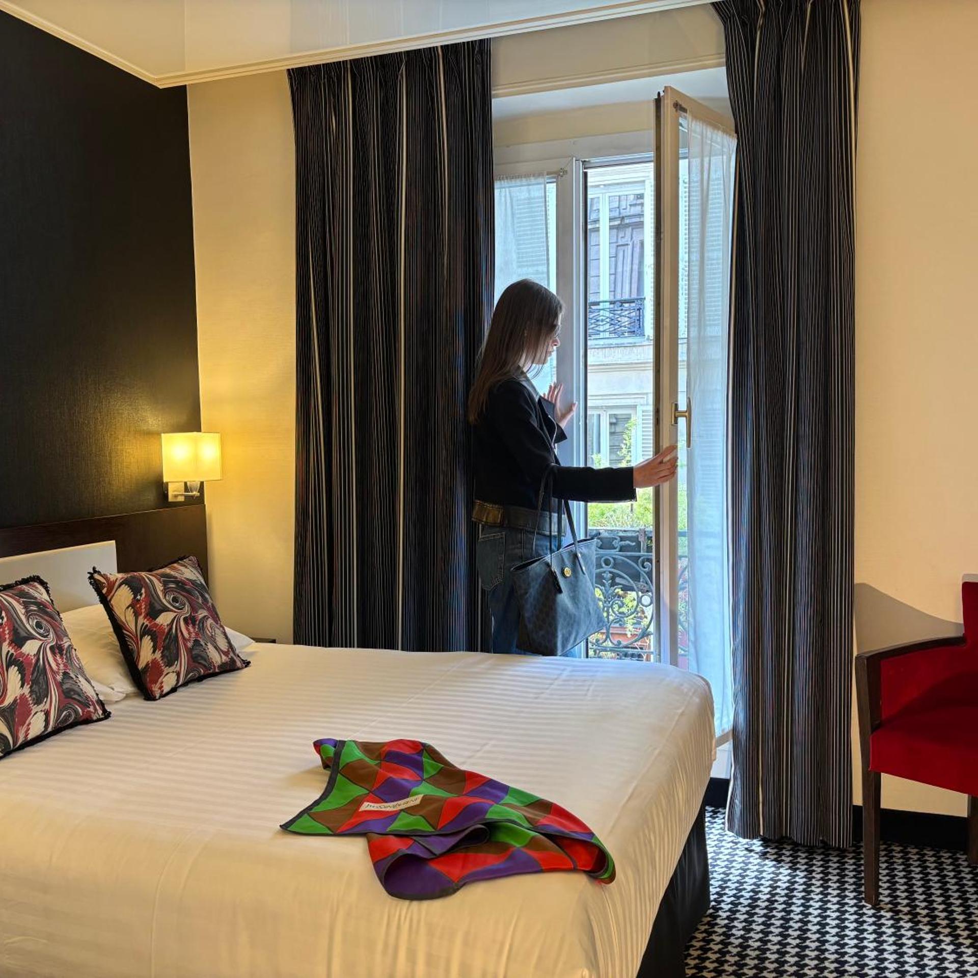 Petite, Double Bed