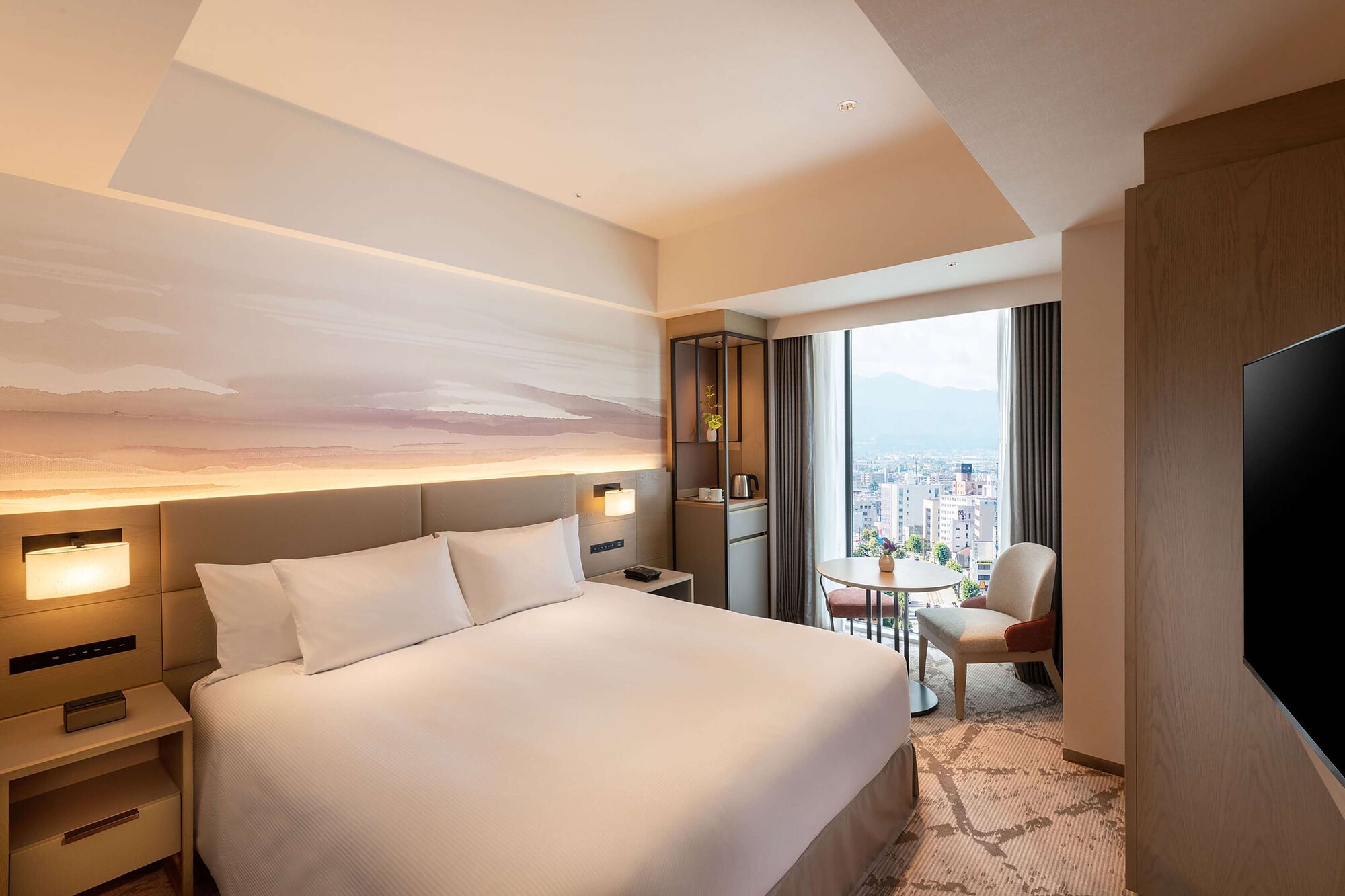 GUEST ROOM, FAMILY, KING BED