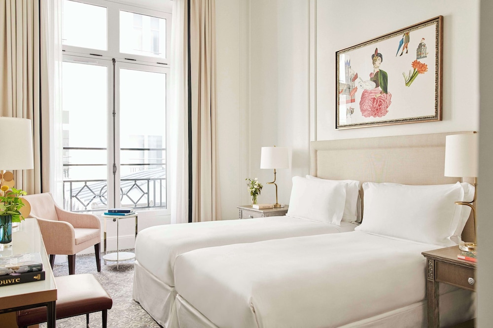 DELUXE, TWIN BEDS