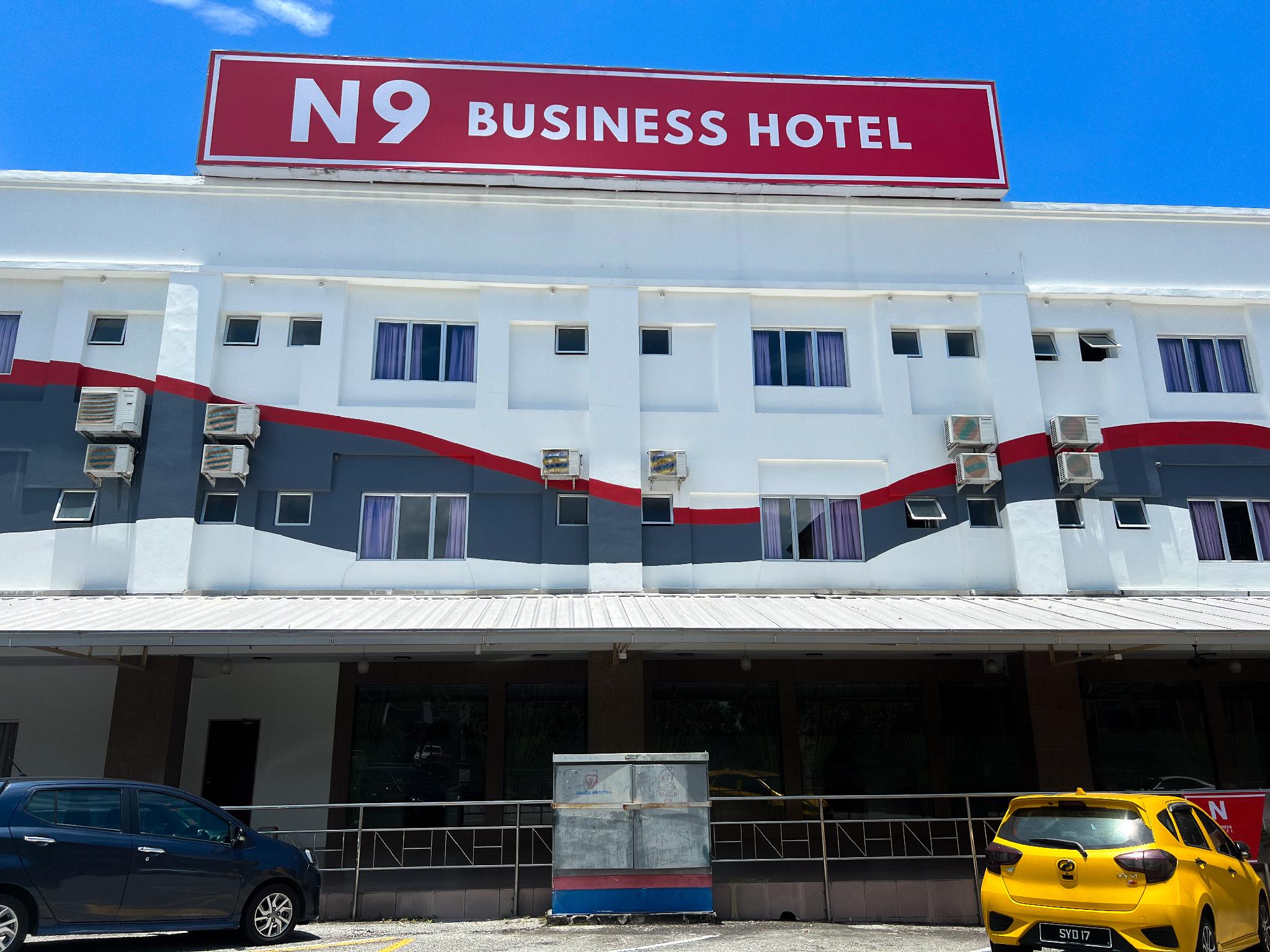 OYO 43955 N9 Business Hotel 1/27