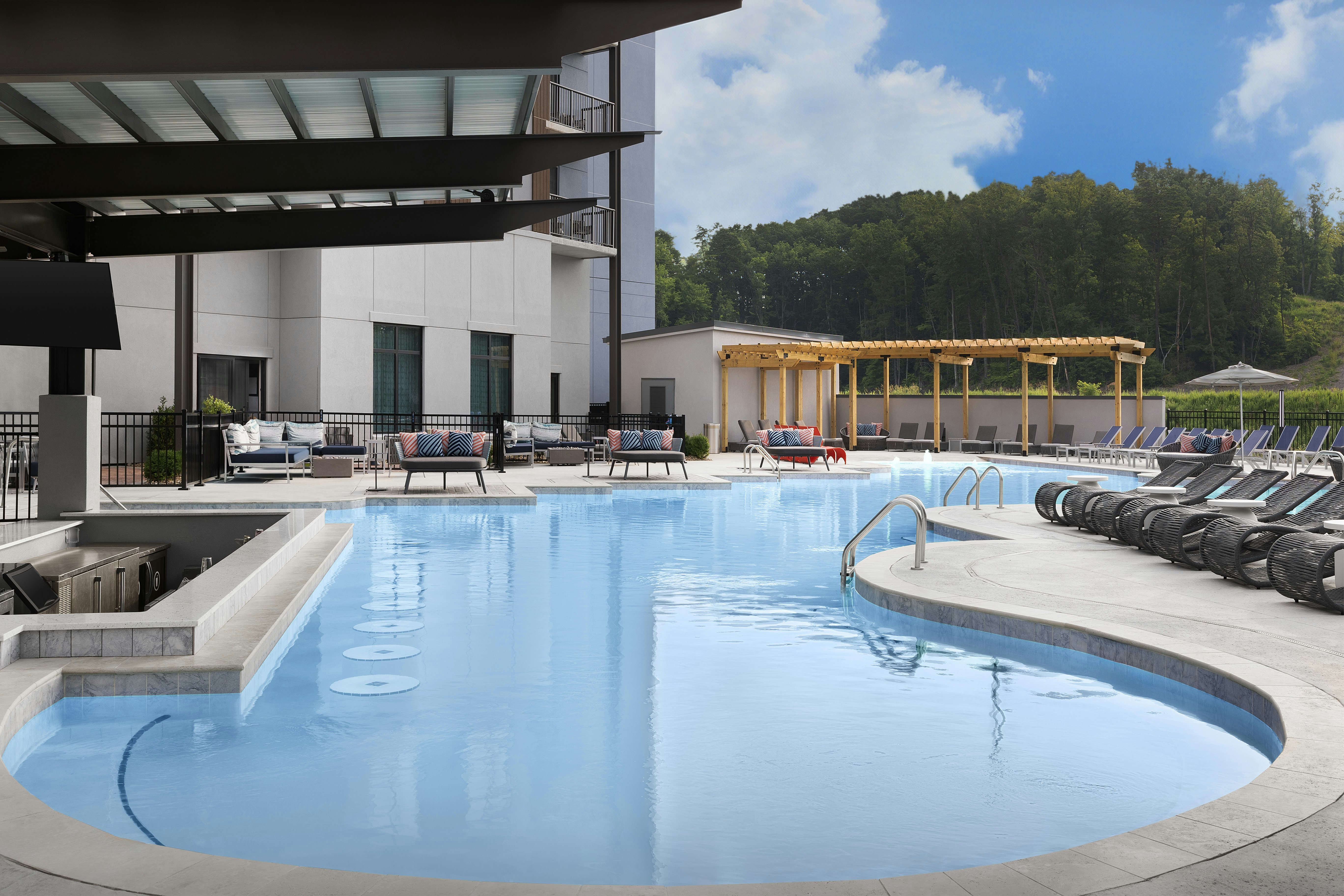 Embassy Suites by Hilton Pigeon Forge Resort 40/40