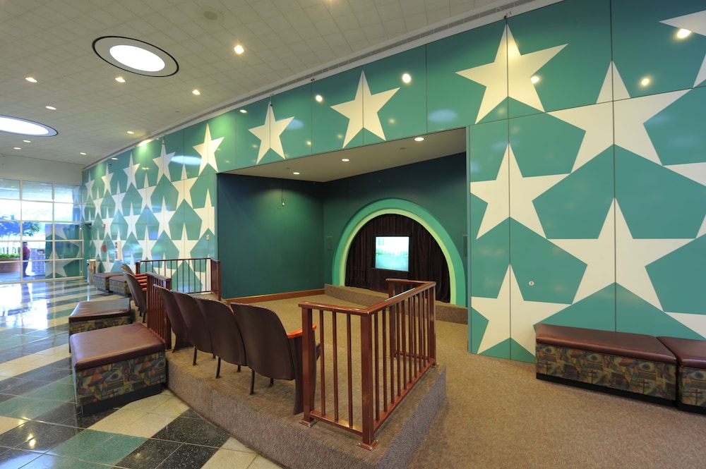 Disneys All Star Movies Resort 17/41