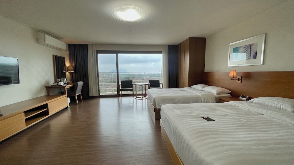 FAMILY, TWIN BEDS, BALCONY