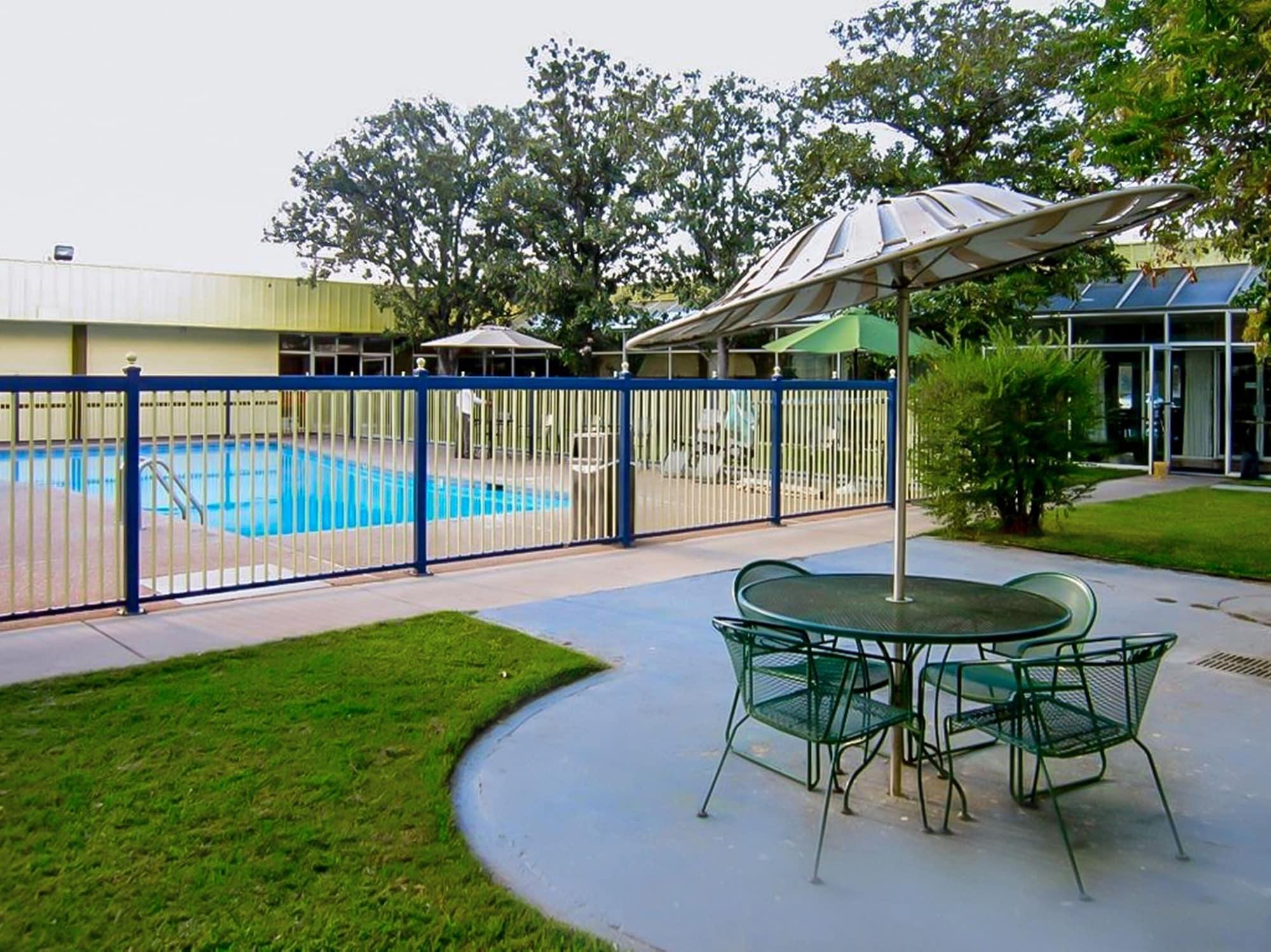 Hotel Brownwood Hwy 67 (ex. Budget Inn & Suites Brownwood) 37/43
