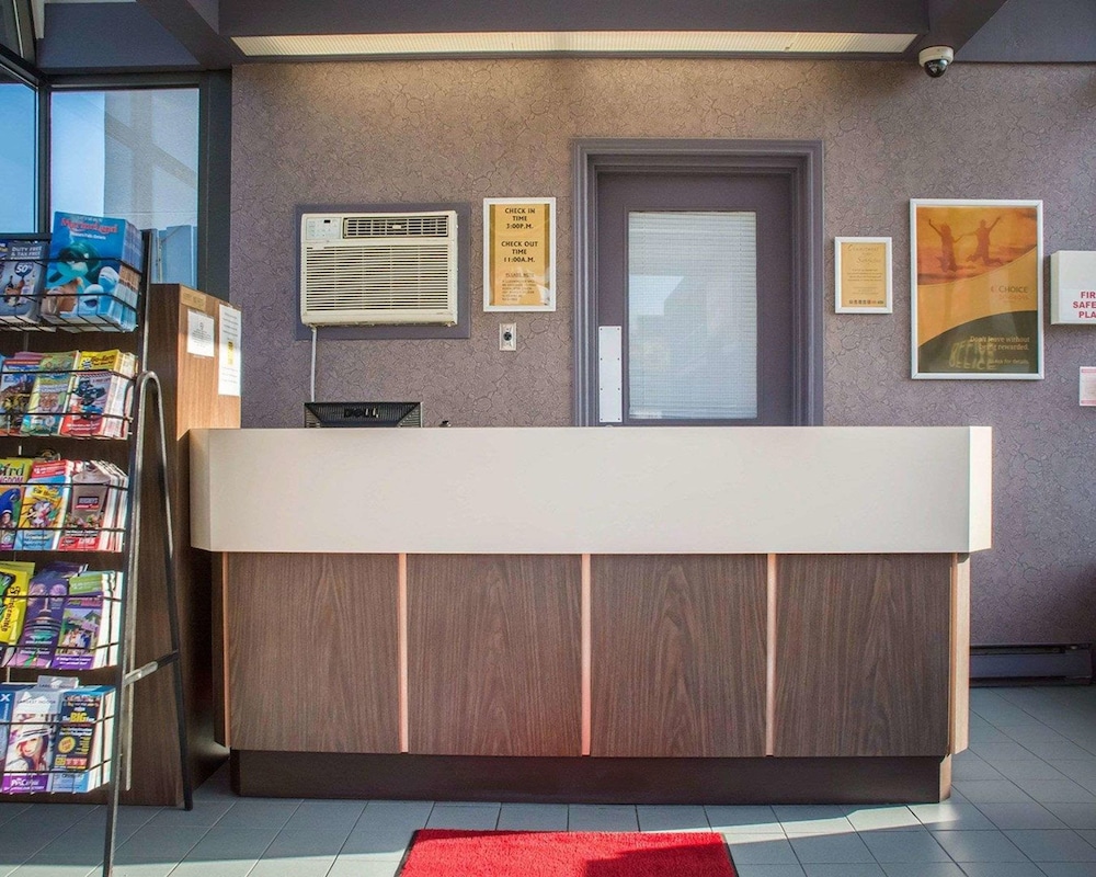 Econo Lodge By The Falls 8/24