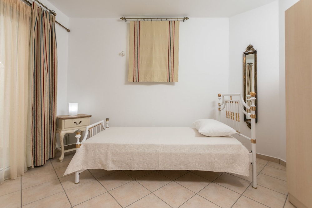 Iliada Villas 8/74
