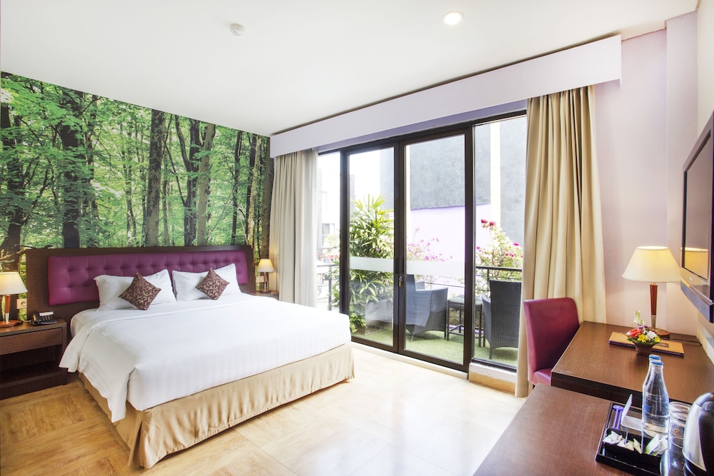 DELUXE ROOM