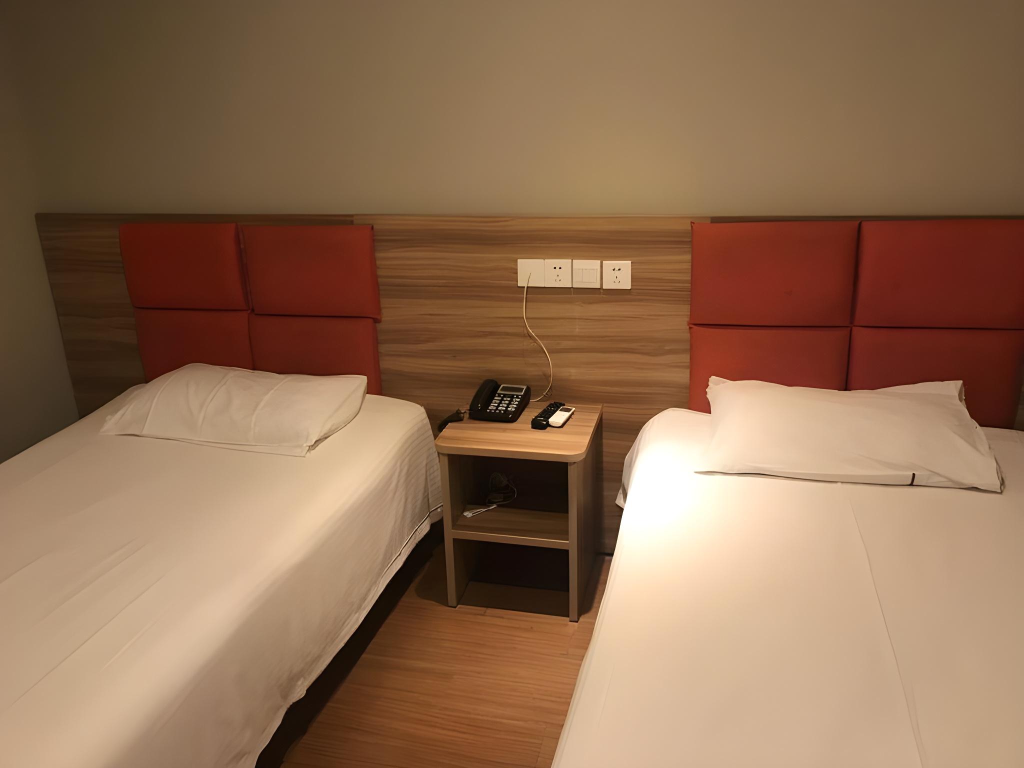 Room, Twin Beds, No Window