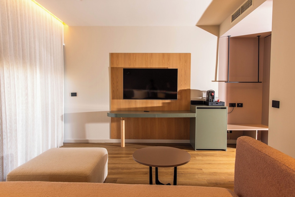 Si hotel Tirana 55/61