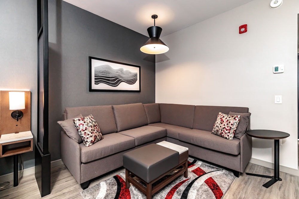 Hyatt Place Toronto Brampton 24/50