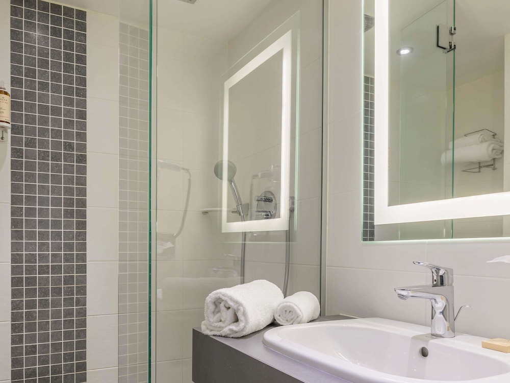 Mercure Lyon Est Villefontaine 11/64