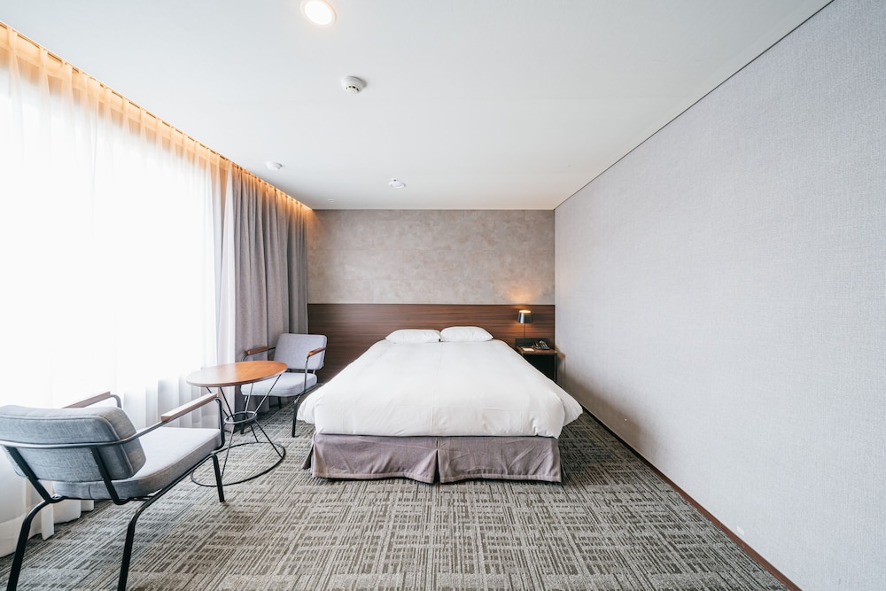 With City Hotel 20/40