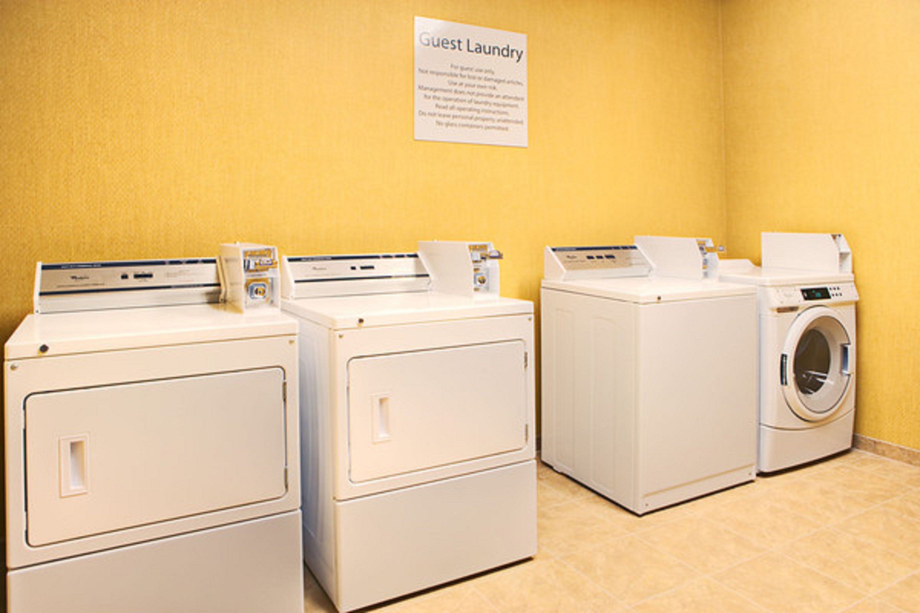 Holiday Inn Express Suites Cotulla 30/32