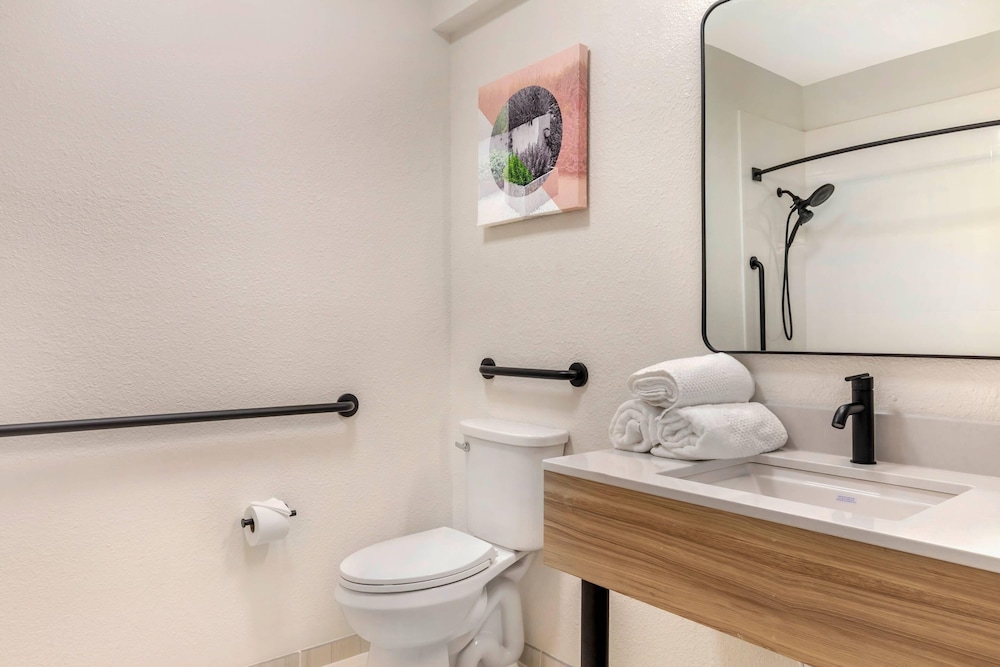 Sleep Inn Cedar Hill, TX 48/51