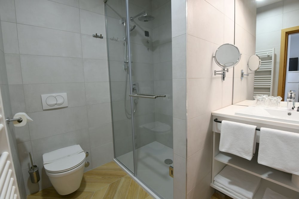 Aparthotel Milenij 38/40