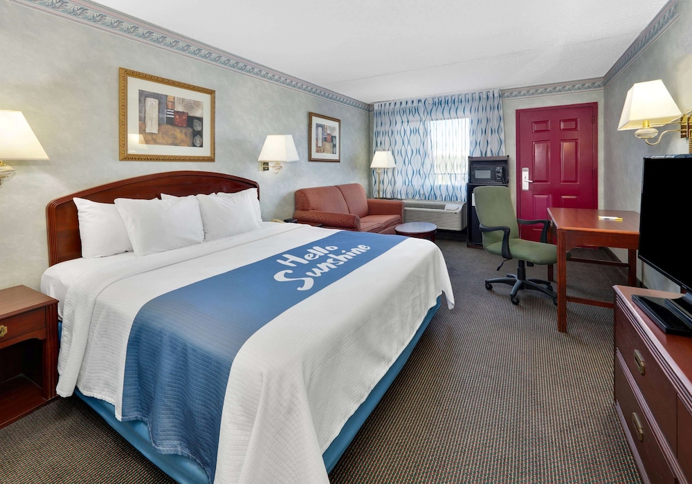 Days Inn & Suites by Wyndham Bentonville 9/19