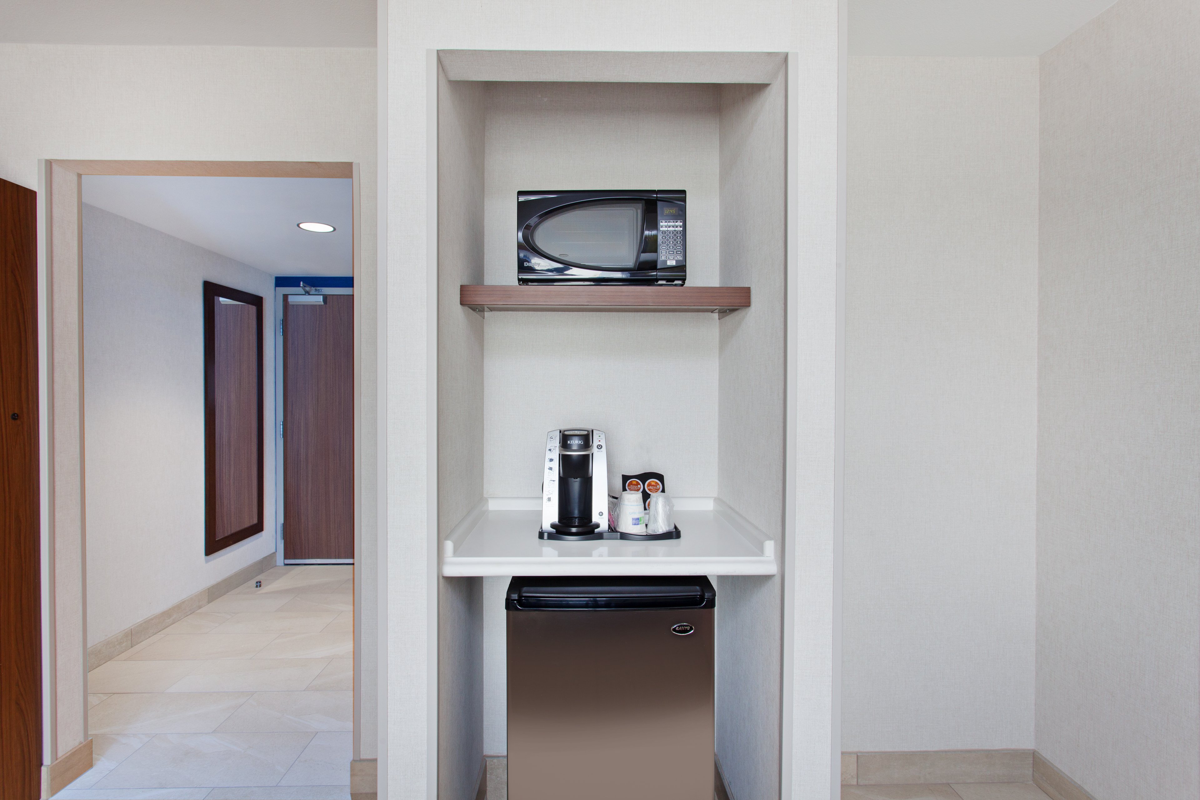 غرفة بسرير كوين، Holiday Inn Express West Los Angeles 3/3