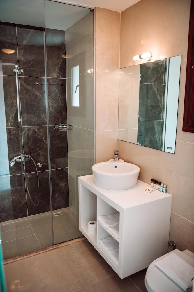 Amore Boutique Hotel 50/50