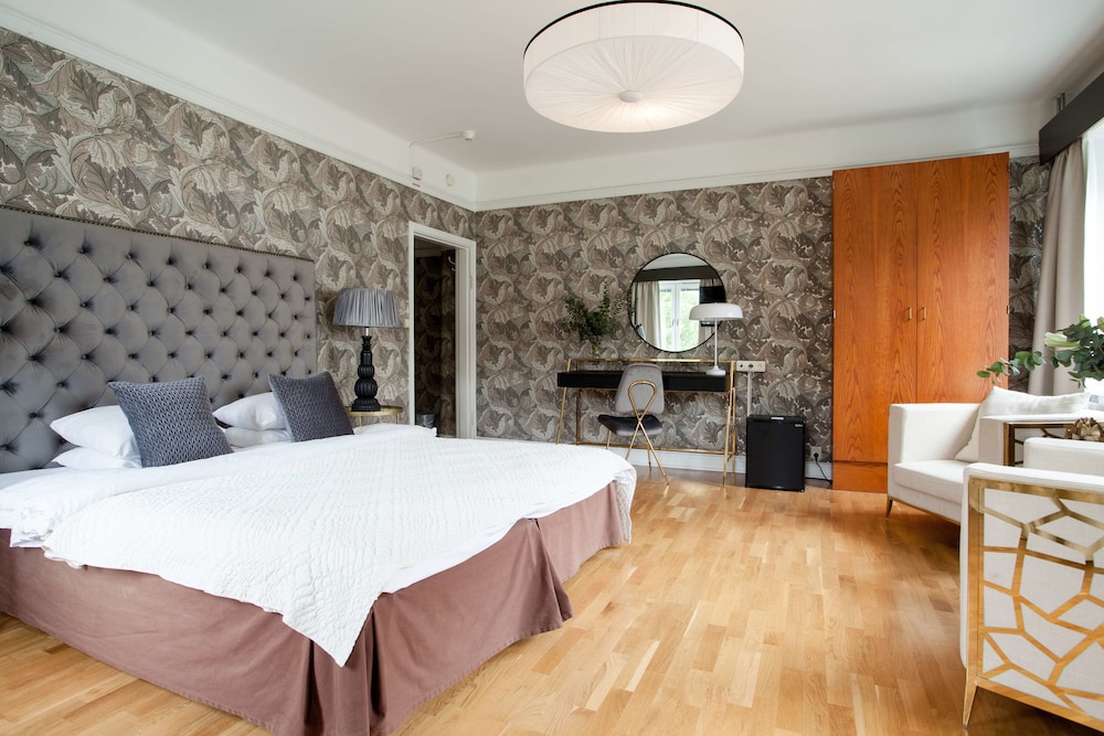 Centric Hotel 36/66