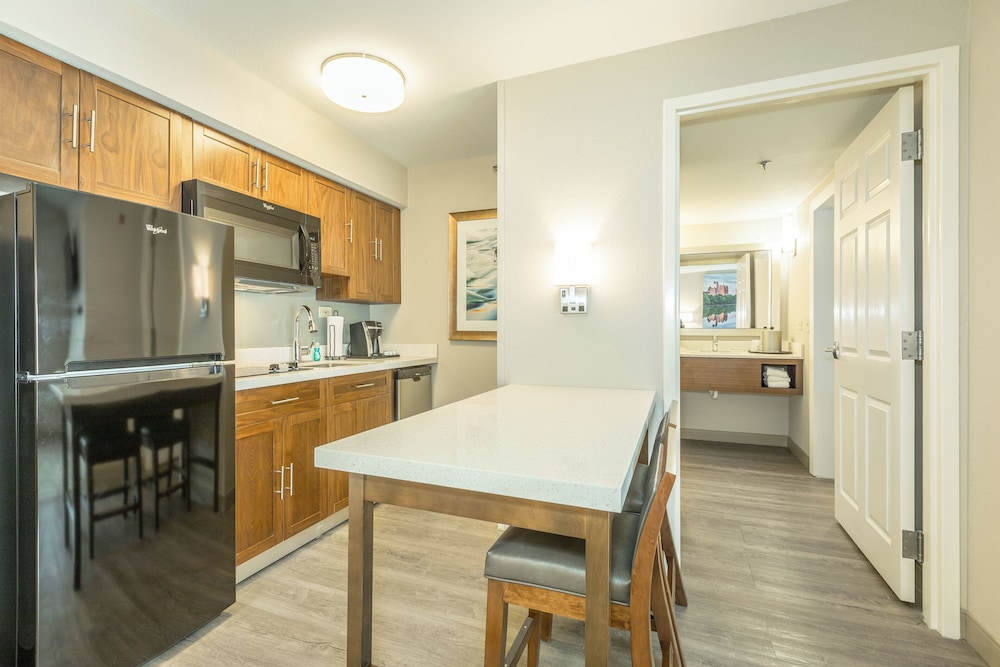 Holiday Inn Hotel Suites Peachtree City 48/70