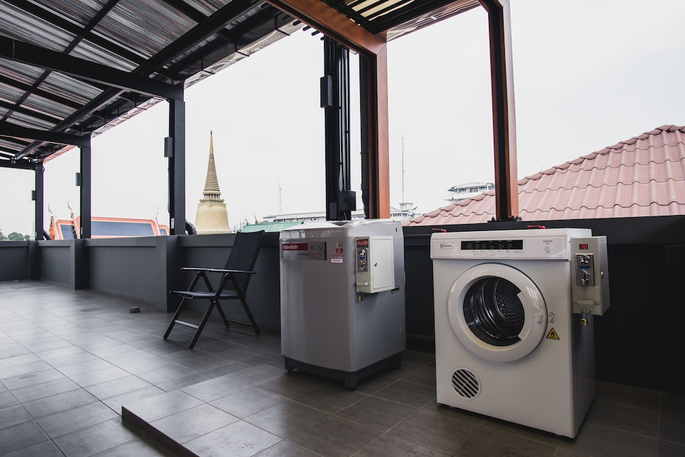 Issara By D Hostel 90/93
