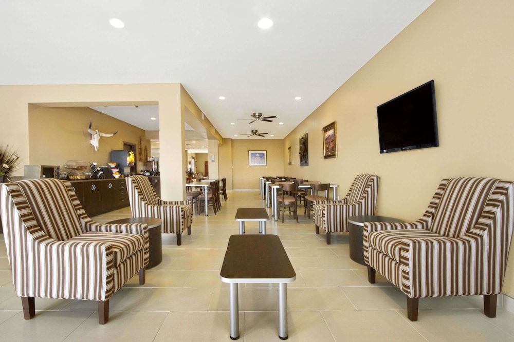 Microtel Inn and Suites By Wyndham Buda 29/40
