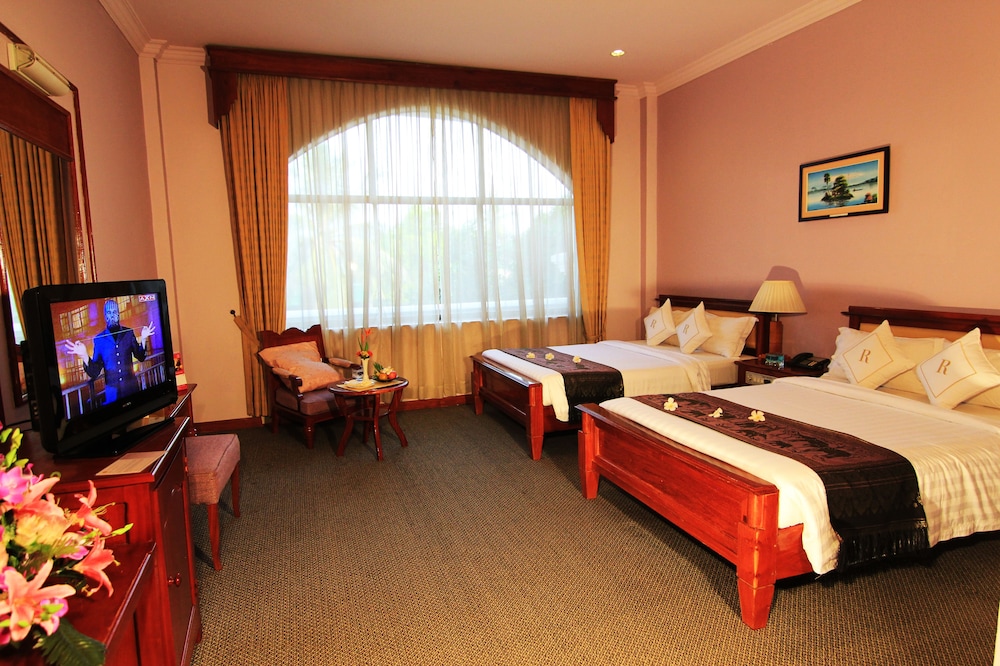 REE HOTEL 12/50