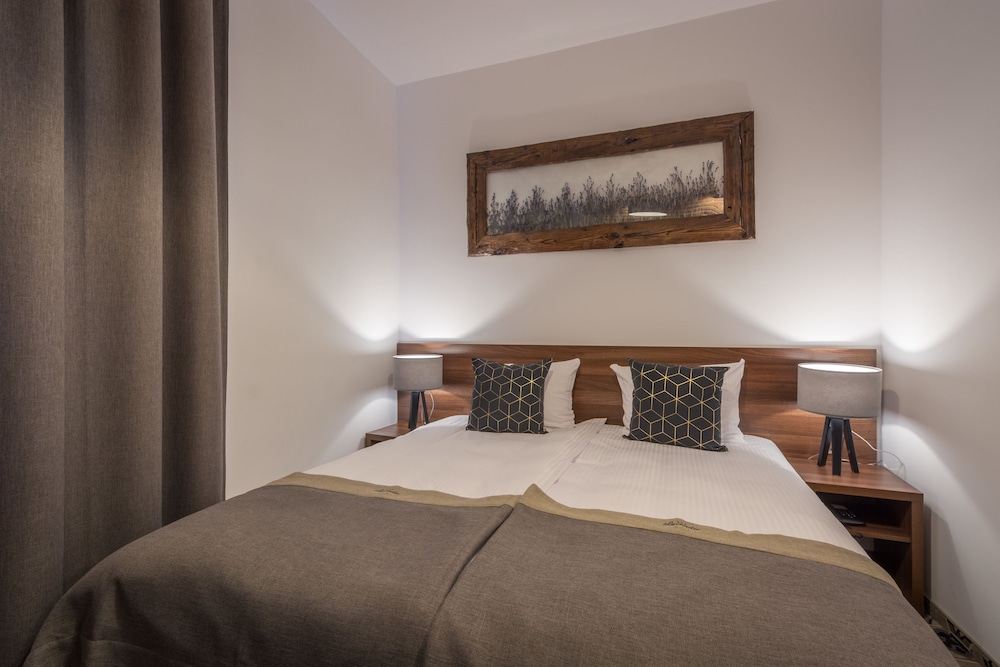 STANDARD, DOUBLE OR TWIN BED