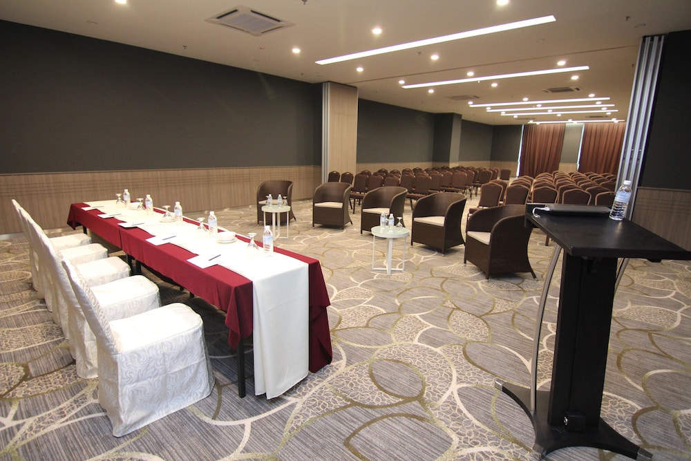 Nexus Regency Suites & Hotel 67/69