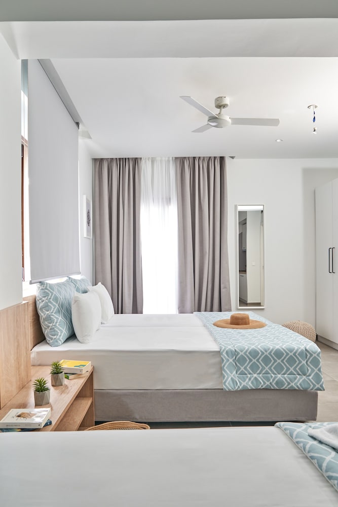 DELUXE, STUDIO, SUITE