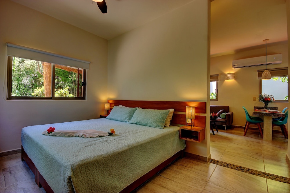 BUNGALOW, KING BED, KITCHEN