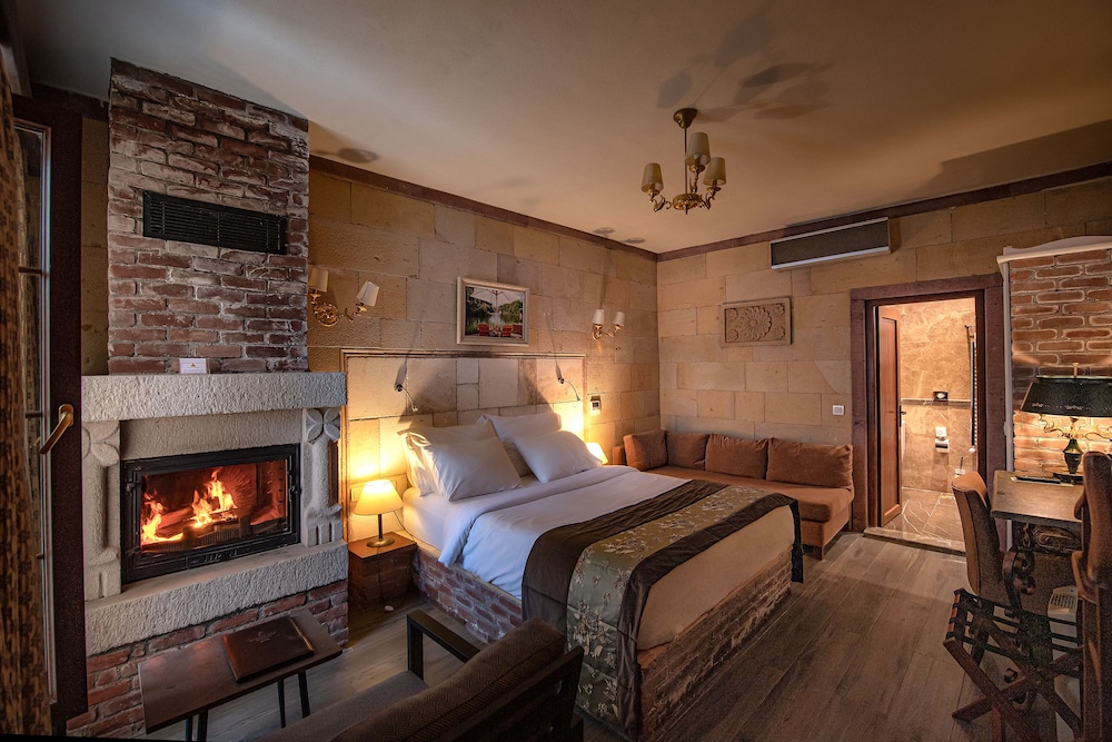 WINEPORT LODGE AGVA 34/84