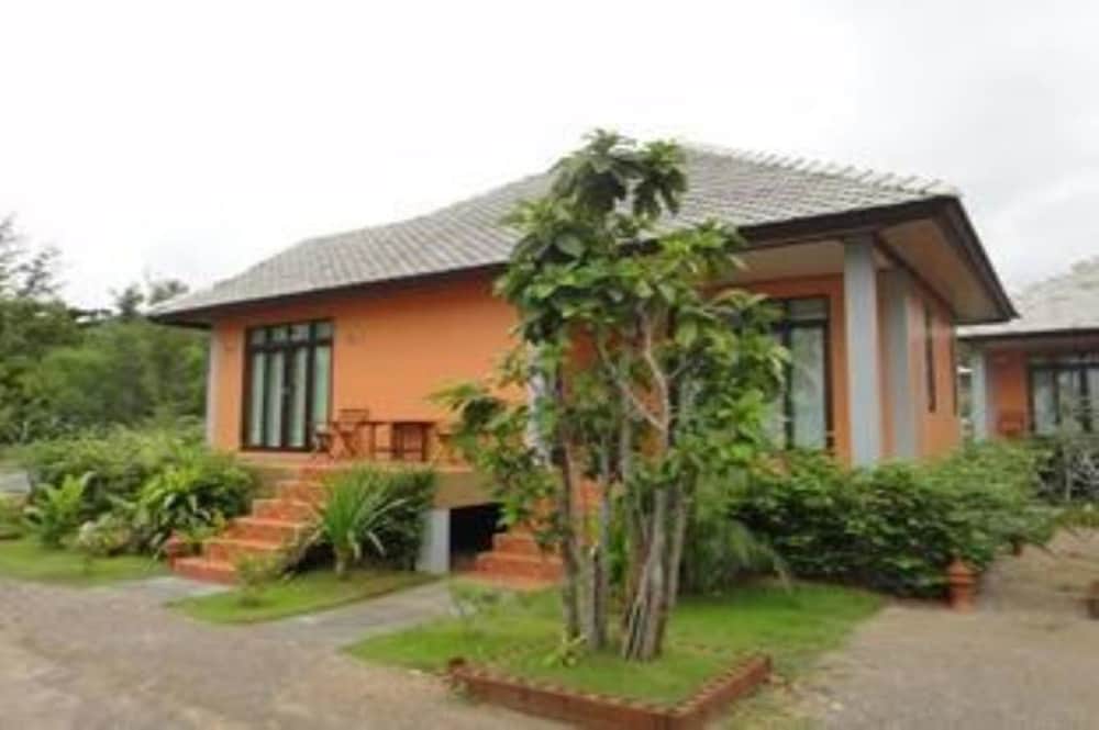 Khanom Sunrise Beach Hotel 2/8